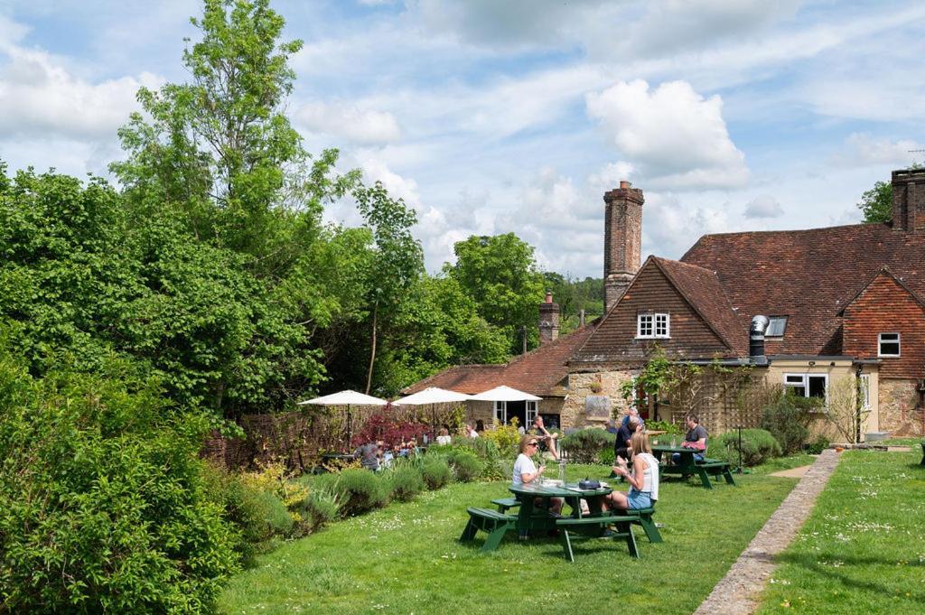 The Merry Harriers Pub Hambledon  Exteriér fotografie